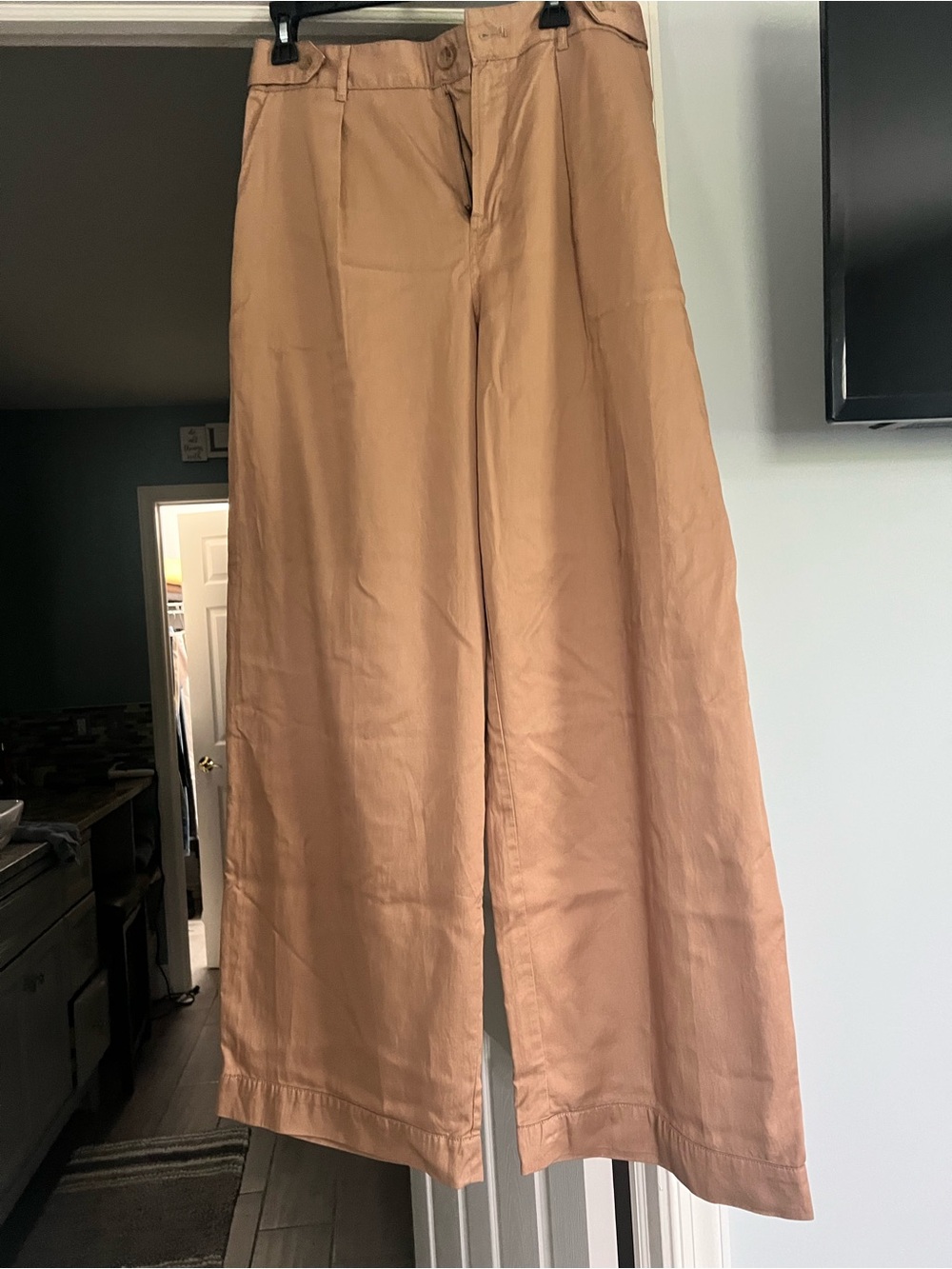 a.n.a Wide-Leg Pants in Tan
